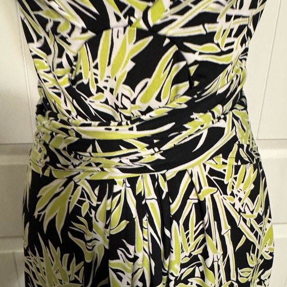 MICHAEL KORS Black and Yellow Floral Short Sleeves V Neck Wrap Dress Hi Low Hem - Picture 5 of 10